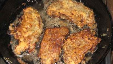 печень свинины жареная