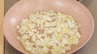 печень, запеченная с помидорами и луком под сыром