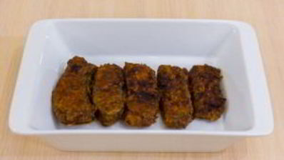 печень, запеченная с помидорами и луком под сыром