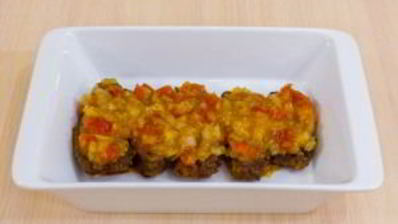 печень, запеченная с помидорами и луком под сыром