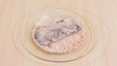 печень, запеченная с помидорами и луком под сыром