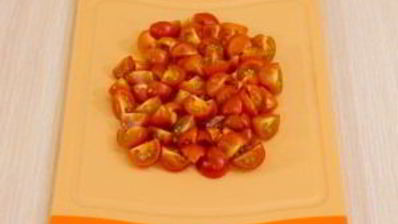 печень, запеченная с помидорами и луком под сыром