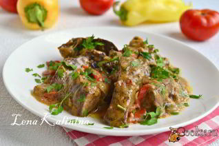 Свиная печень, тушеная в сметанном соусе