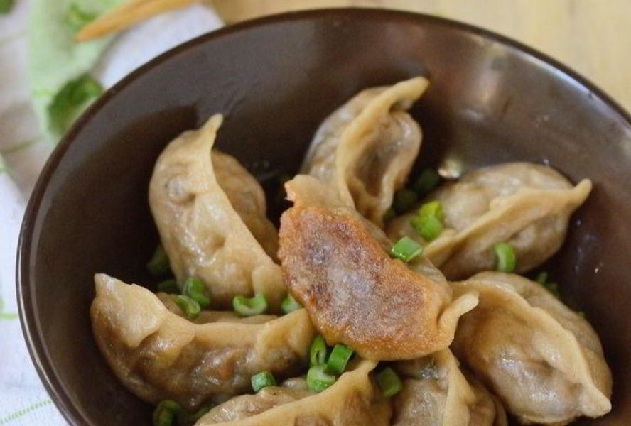Китайские пельмени с капустой и грибами