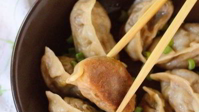 китайские пельмени с капустой и грибами