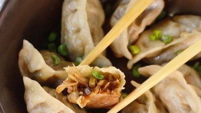 китайские пельмени с капустой и грибами