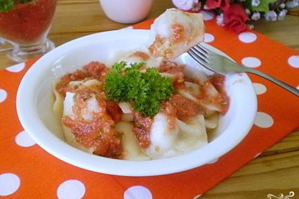Пельмени под соусом