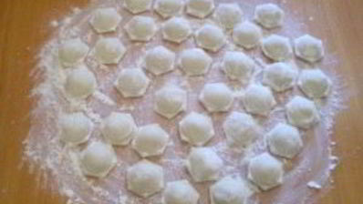 пельмени под соусом