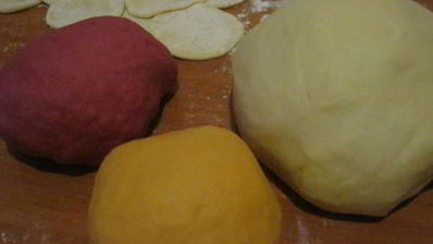 пельмени разноцветные