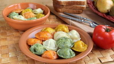 пельмени цветные