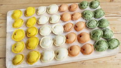 пельмени цветные