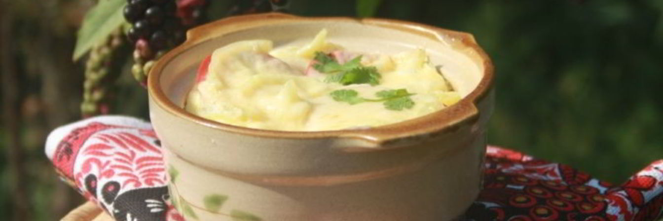 Пельмени в омлете с овощами