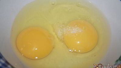 пельмени в омлете с овощами