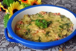 Пельмени, запеченные в сметане с ветчиной и сыром