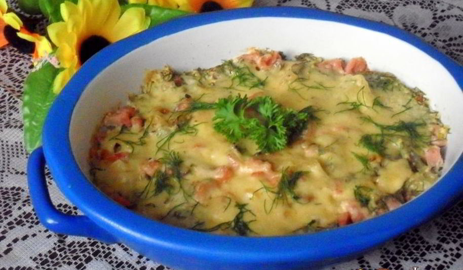 Рецепт пельменей, запеченных в сметане с ветчиной и сыром