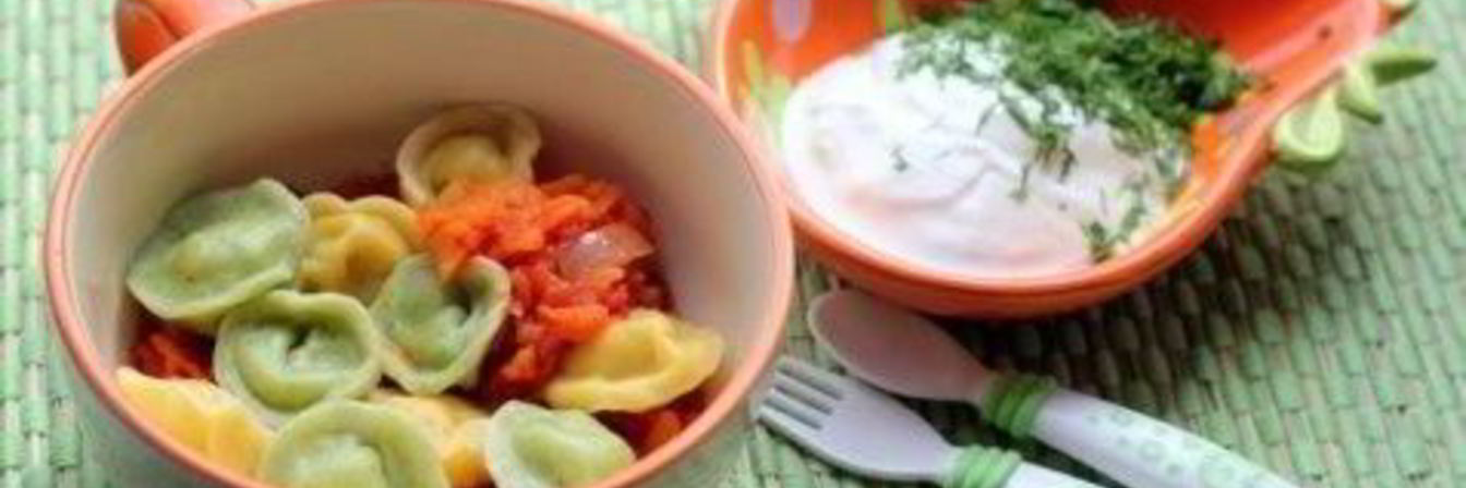 Разноцветные пельмени с рыбой