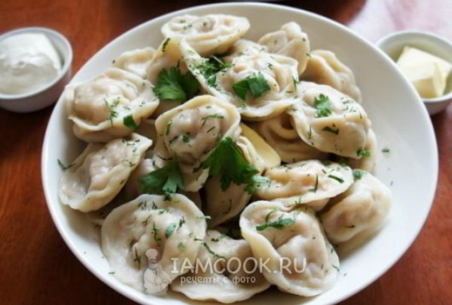 Рыбные пельмени с овощами