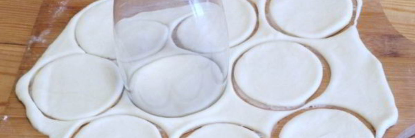 Тесто для пельменей на молоке и сметане