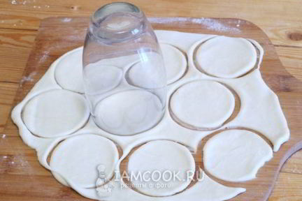 Тесто для пельменей на молоке и сметане