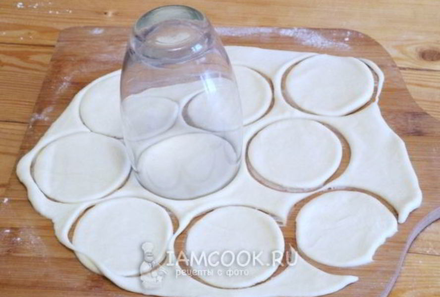 Тесто для пельменей на молоке и сметане