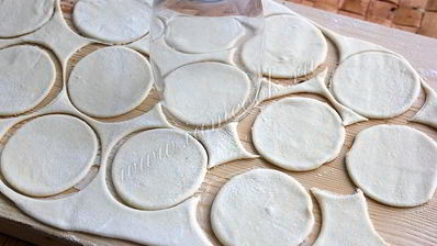 тесто для пельменей на молоке и сметане