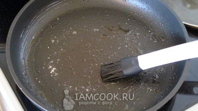 замороженные пельмени на сковороде