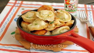 замороженные пельмени на сковороде