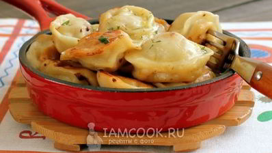 замороженные пельмени на сковороде