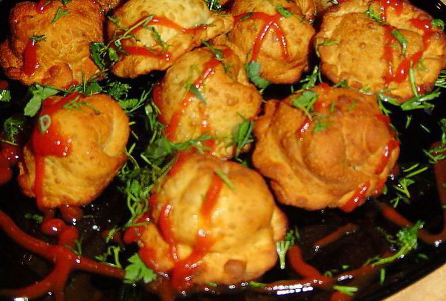 Жареные пельмени с грибами и капустой