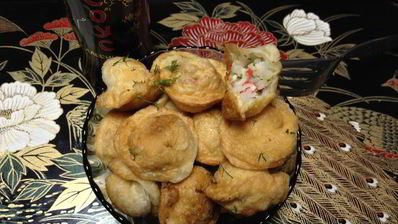 жареные пельмени с рисом и крабовыми палочками