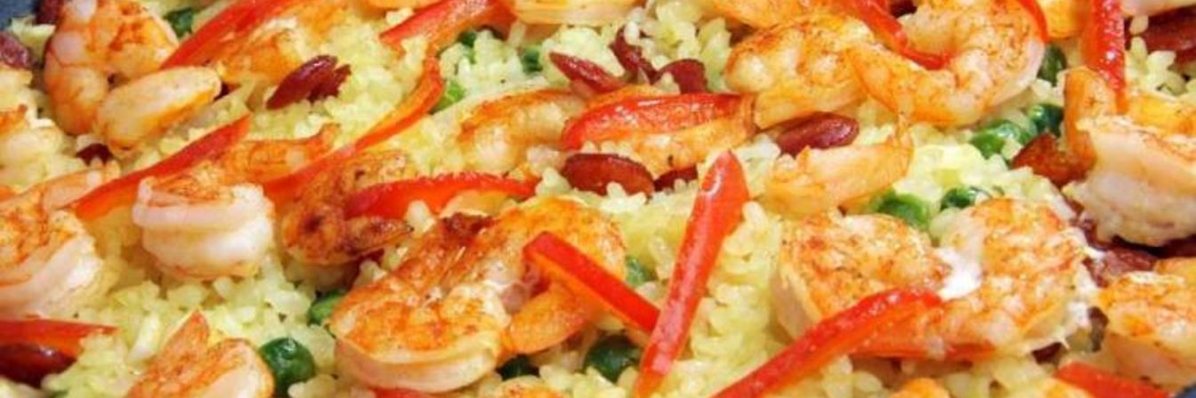 Паэлья с креветками и чоризо
