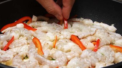 паэлья с креветками и чоризо