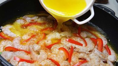 паэлья с креветками и чоризо