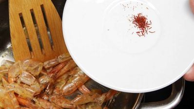 паэлья с креветками и чоризо