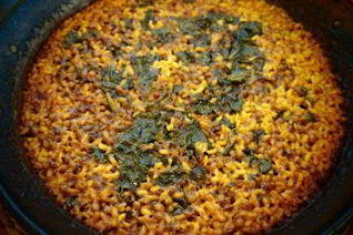 Паэлья со шпинатом и чечевицей по-аликантски