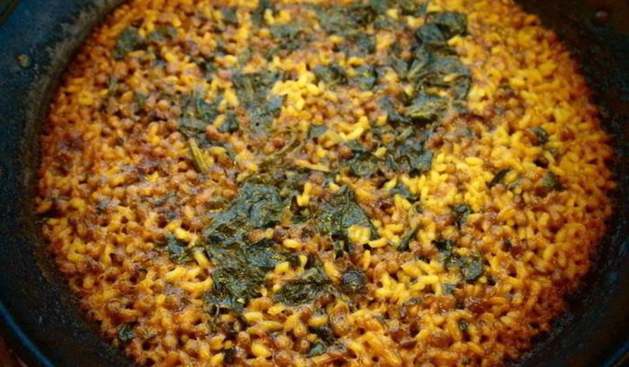 Рецепт паэльи со шпинатом и чечевицей по-аликантски