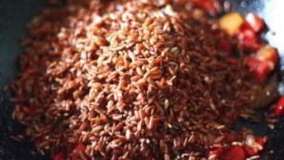 плов из красного риса