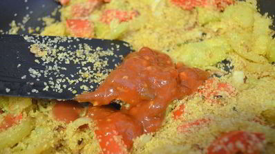 плов из кус-куса и куриного филе в восточном стиле