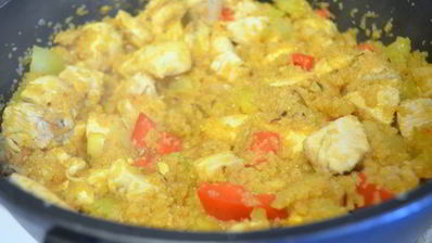 плов из кус-куса и куриного филе в восточном стиле