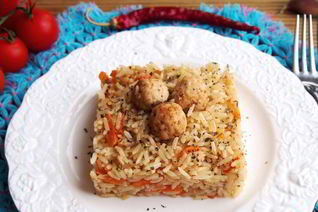 Плов с фрикадельками в духовке