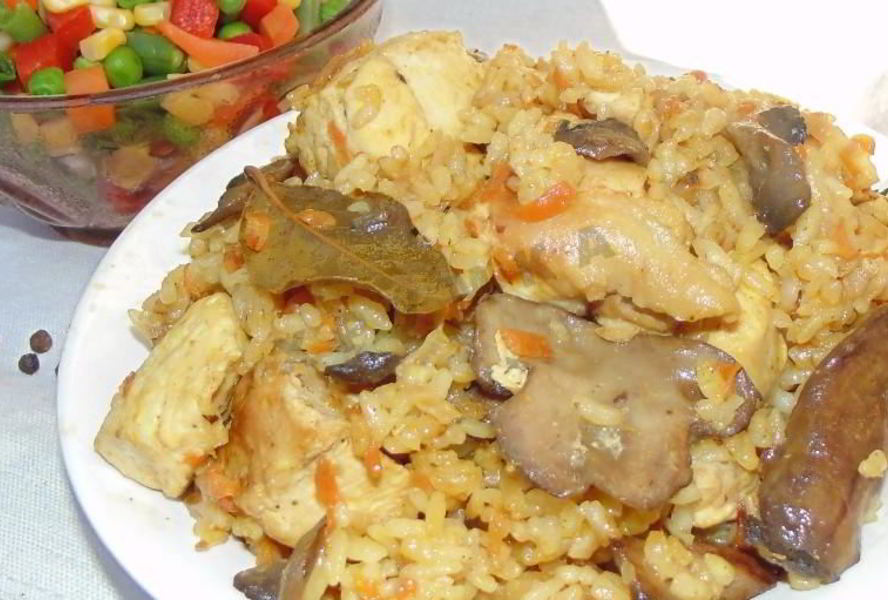 Плов с грибами и курицей в мультиварке