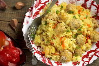 Плов с куриными фрикадельками