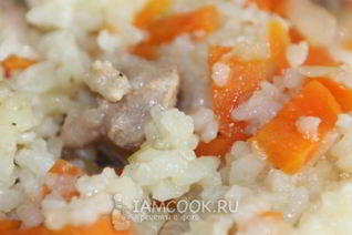 Плов со свининой в горшочках