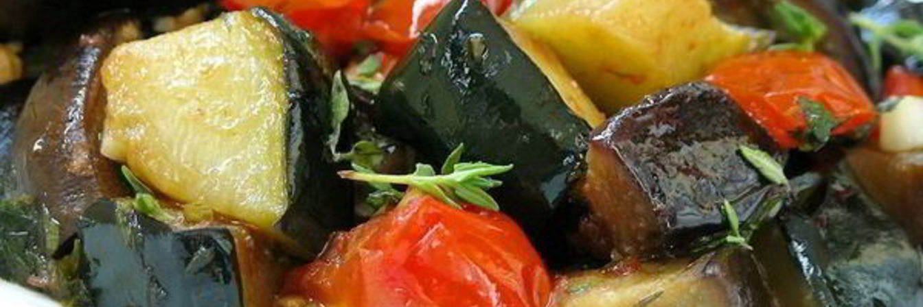 Ароматное рагу с кабачками и баклажанами