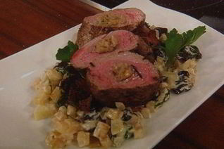 Филе теленка фаршированное маслом грецкого ореха с рагу из кольраби