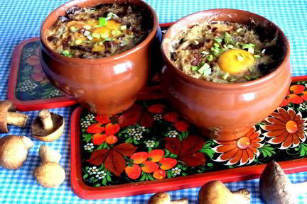 Грибное рагу в горшочках