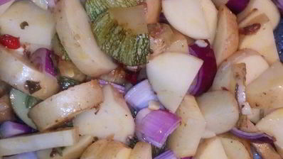 капоната из молодого картофеля с шалфеем и розмарином