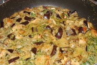 Куриное рагу с баклажанами в сметане