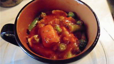 куриное рагу с зелеными овощами и сырной крышечкой