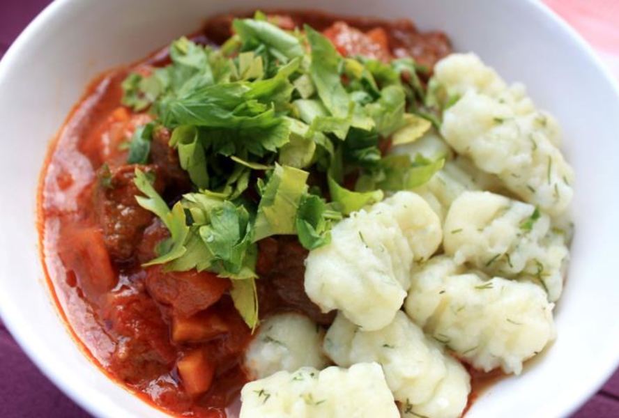 Мясное рагу с картофельными ньокками